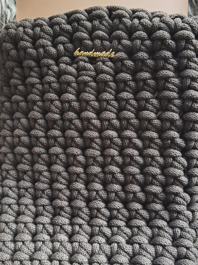 Charcoal Chunky Sleeve